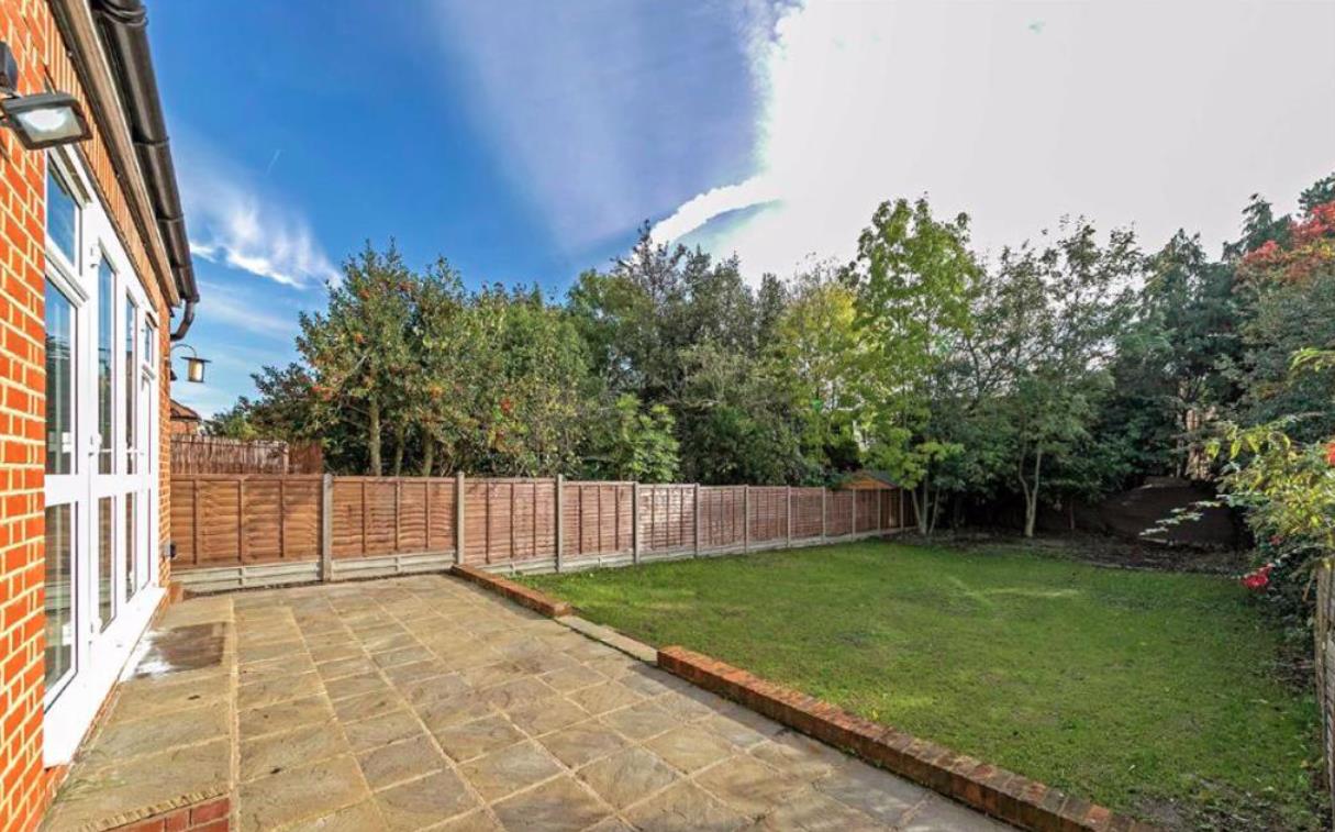 Goodwyn Avenue, Mill Hill, NW7, London